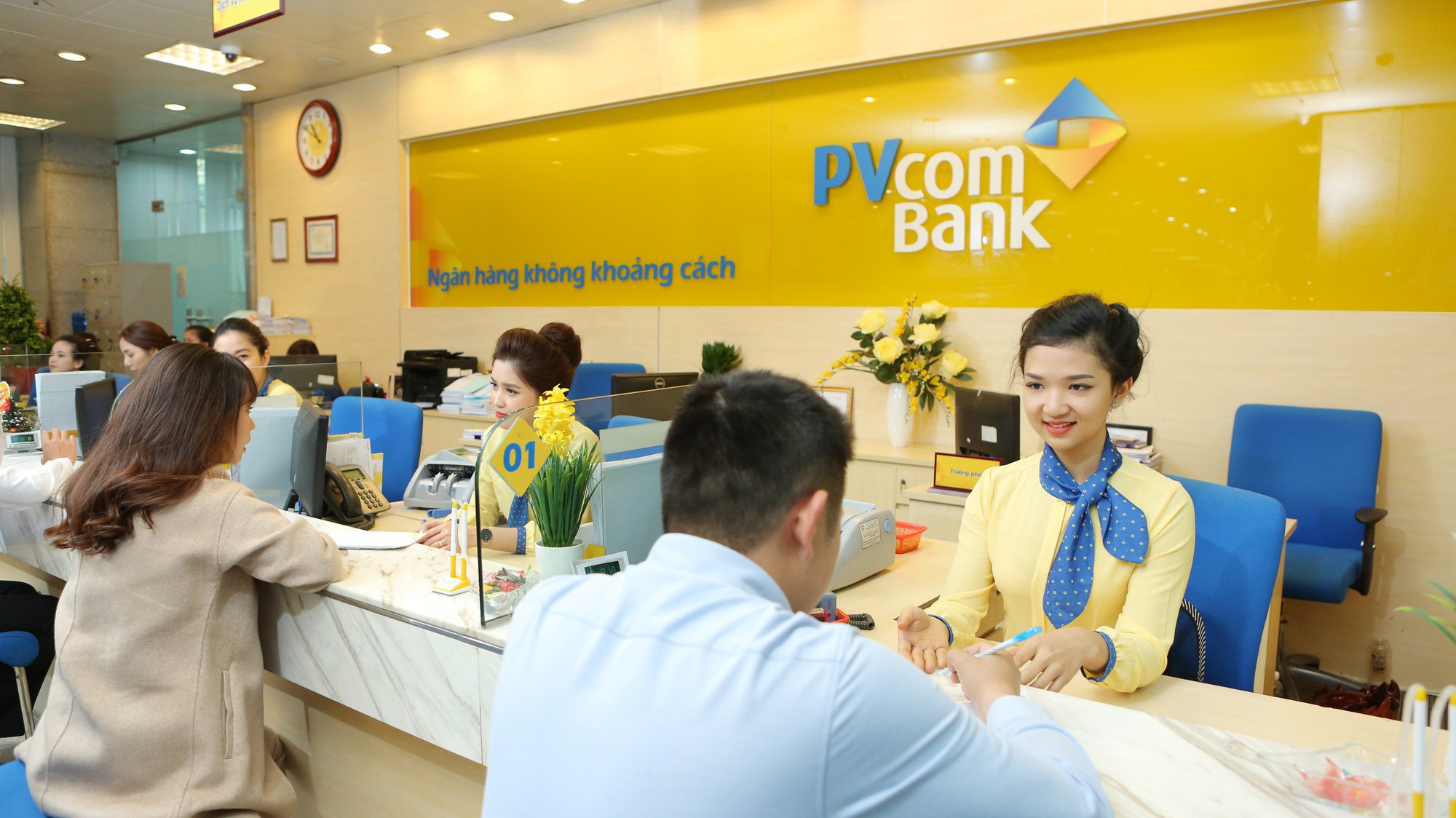 Từ 06/05/2019 - 30/07/2019, gửi tiền tiết kiệm tại PVcomBank, khách hàng được nhận ngay  áo mưa, mũ bảo hiểm và có cơ hội trúng 1 chiếc ôtô Honda City hoặc xe máy Honda giá trị.