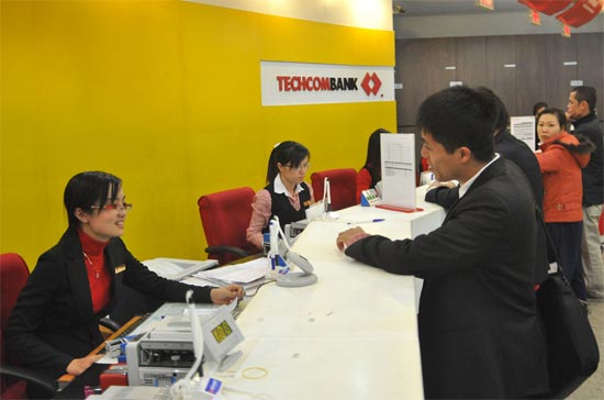 Giao dịch tại Techcombank.