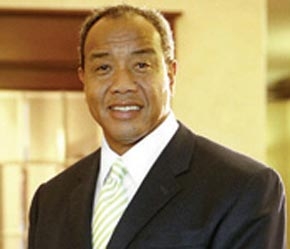 Mặc dù là một tỷ phú, một doanh nhân thành đạt và một nhà hảo tâm tại khu vực Bắc Mỹ nhưng hẳn vẫn còn không ít người chưa biết về nguồn gốc của Michael Lee-Chin.