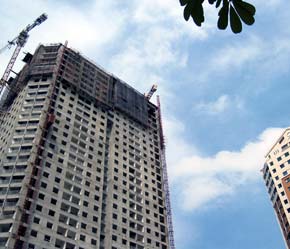 Sự bão hòa về nguồn cung trên thị trường bất động sản vẫn đang là một dấu hỏi - Ảnh: Việt Tuấn.