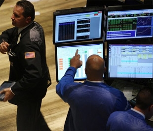 Lo ngại các chỉ số đã tăng quá mạnh, giới đầu tư đã đẩy mạnh lượng bán để chốt lời - Ảnh: Getty Images.