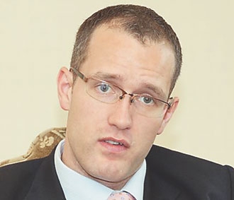 "Giá thuê các văn phòng hạng ưu tại Việt Nam vượt xa các nước châu Á khác do sự tăng trưởng kinh tế mạnh mẽ sau khi Việt Nam gia nhập WTO".