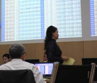 Trong phiên này, khối đầu tư nước ngoài tiếp tục mua vào nhiều hơn bán ra.