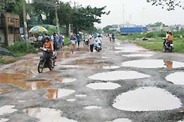 Toàn quốc hiện có hơn 218.500 km đường, riêng quốc lộ là 17.290 km. Trong đó, 35% đạt loại trung bình, 17% loại xấu, 16% loại rất xấu.