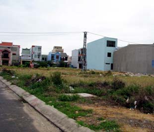 Đất tại nhiều khu vực đang ở trong tình trạng đóng băng.