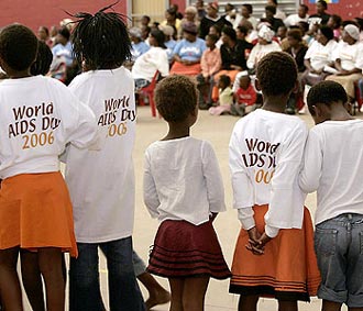 Trên thế giới đang có 40 triệu người sống chung với HIV.