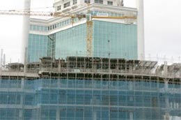 Theo VietnamWorks.com, xây dựng là một trong những ngành có nhu cầu nhân lực cao nhất trong trong quý 4/2009 - Ảnh: Mộng Bình.