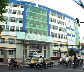 Mặt trước Bệnh viện Bình Dân.