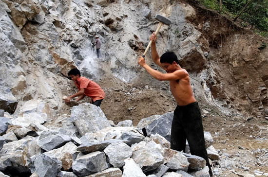 Kết quả khảo sát cho thấy gần 45% trẻ em phải làm việc trong điều kiện không đảm bảo về nhiệt độ, ánh sáng; gần 40% phải làm việc trong môi trường có nồng độ bụi cao ảnh hưởng đến sức khoẻ và trên 27% bị ảnh hưởng của hoá chất độc, ô nhiễm không khí, hơi, khí độc hại nơi làm việc. 