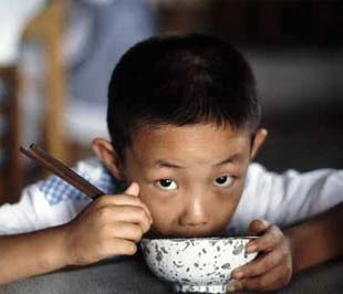 Dân số tăng khiến mức tiêu thụ gạo nhìn chung trên toàn cầu sẽ tăng thêm 18 triệu tấn - Ảnh: UN Photo.