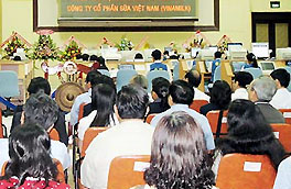 Phiên đấu giá cổ phần lần đầu của Vinamilk tại HOSE.