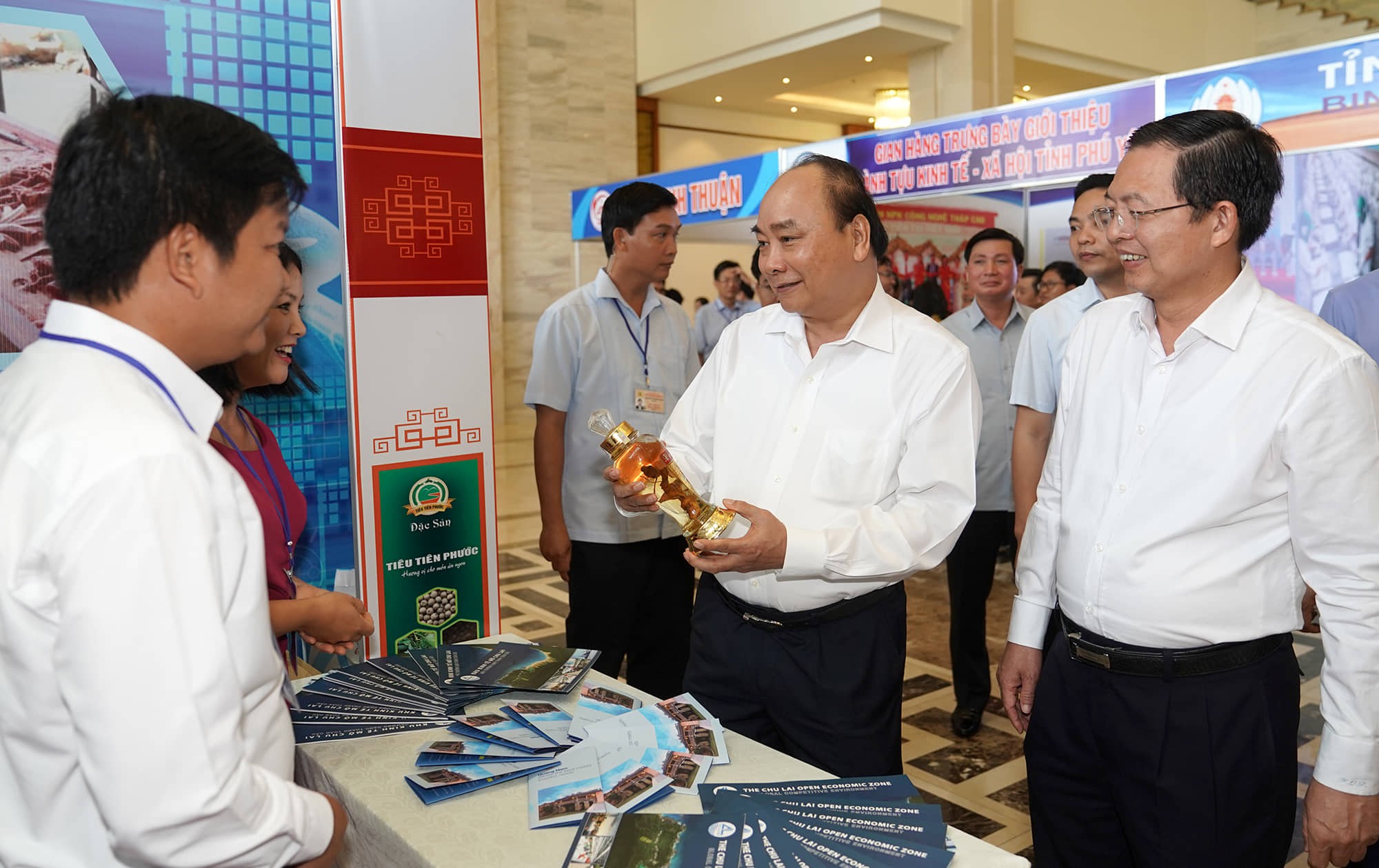 Thủ tướng: Miền Trung cần tránh mâu thuẫn trong lựa chọn ưu tiên chiến lược kinh tế  - Ảnh 2.