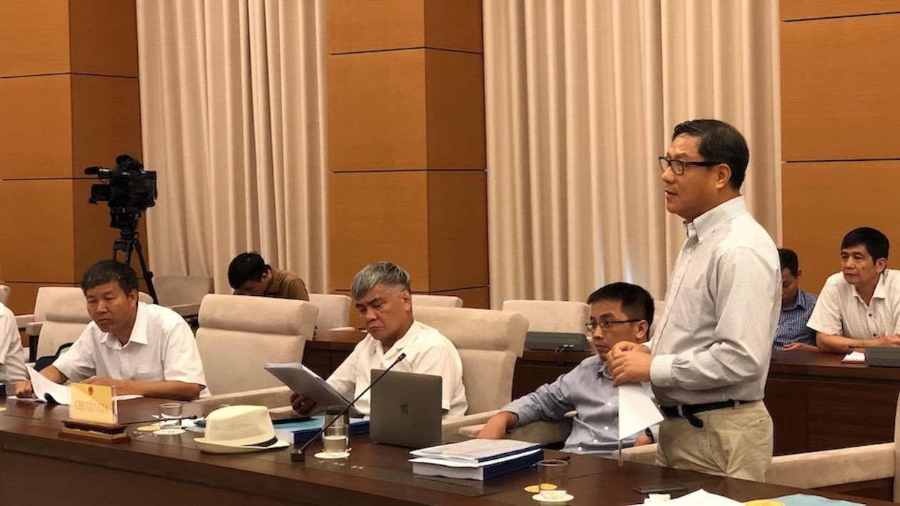 Nguyên Thứ trưởng Bộ Kế hoạch – Đầu tư Đặng Huy Đông phát biểu tại phiên họp của Uỷ ban Kinh tế 