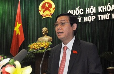 Bộ trưởng Bộ Tài chính Vương Đình Huệ trình dự án Luật Giá trước Quốc hội.