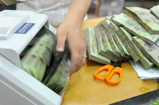 Những ngày cuối năm, theo chân những người đi rút tiền, mới thấy sự chật vật của một số nhà băng khan vốn.