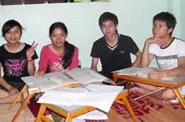 Không ít gia đình gần các điểm thi đại học đã bố trí phòng cho thí sinh thuê tạm.