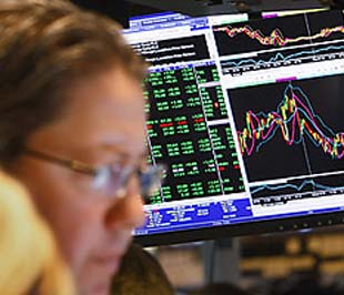 Các nhà phê bình cho rằng, một khi giới đầu tư bán khống đặc biệt “yêu thích” một loại cổ phiếu nhất định nào đó, lệnh đặt bán của họ sẽ ngập thị trường, và giá cổ phiếu đó “mất phanh”.