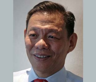 Sukanto Tanoto vẫn thấy nuối tiếc vì phải bỏ học sớm. Từ lâu, ông đã nhận thức được rằng tiếng Anh và các mối quan hệ toàn cầu sẽ rất quan trọng nếu ông muốn phát triển công việc kinh doanh toàn cầu - Ảnh: Forbes.