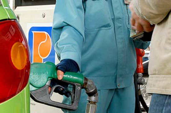 Bộ Tài chính cho biết thông báo này nhằm "bình ổn giá trong dịp Tết Nguyên đán", và được thực hiện "sau khi đã trao đổi ý kiến với Bộ Công Thương".