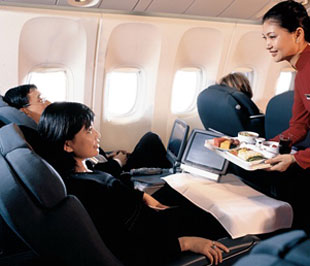 Theo thoả thuận hợp tác giữa Indochina Airlines và Vietnam Airlines, trường hợp chuyến bay của Indochina Airlines hay Indochina Airlines bị hoãn hoặc huỷ chuyến, hành khách sẽ được chuyển sang bay bằng máy bay của hãng kia.