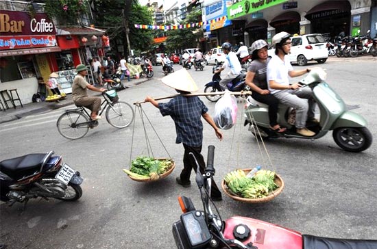 Để kiểm soát, điều tiết di dân trên cơ sở tôn trọng quyền tự do đi lại, cư trú của công dân một cách có hiệu quả, nhà chức trách dùng các công cụ kinh tế, xã hội là chính - Ảnh: Getty Images.