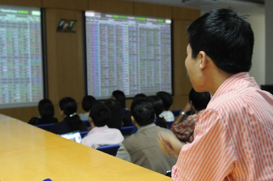 1 phiên tăng, 4 phiên giảm, VN-Index khép lại một tuần giao dịch với mức giảm tổng cộng 8,59 điểm, ứng với 1,7% - Ảnh: Quang Liên.