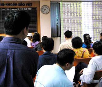 Theo ông Kiều Hữu Dũng, cần hành động trước khi thị trường chứng khoán đổ vỡ hoàn toàn. Hành động ở đây không phải là bỏ tiền ra để cứu thị trường, mà tháo gỡ những vướng mắc do luật lệ cản trở.