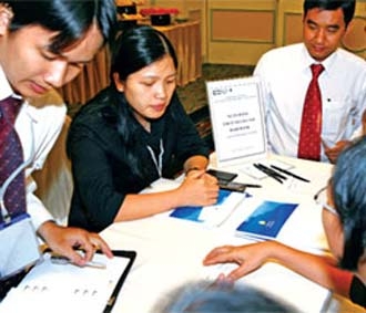 Trong bối cảnh ngân hàng không đáp ứng được nhu cầu của thị trường vốn thì chính thị trường đã tự điều chỉnh: nguồn vốn đi trực tiếp từ các nguồn tiền nhàn rỗi đến doanh nghiệp.