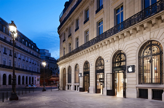 Tòa nhà nằm đối diện với nhà hát opera Paris - Ảnh: Gizmodo.