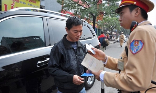 Thủ tướng chỉ đạo vụ “giấy tờ xe bị ngân hàng giữ”