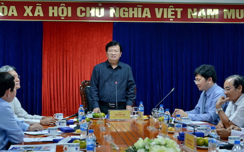 Phó thủ tướng Trịnh Đình Dũng phát biểu chỉ đạo trong chuyến thăm và làm việc tại Công ty Lọc hoá dầu Bình Sơn (BSR).