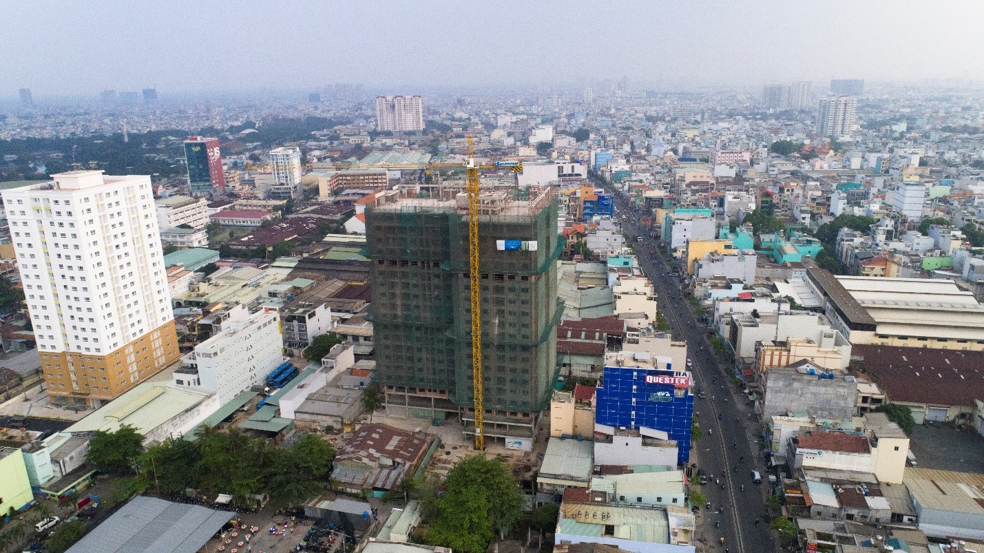 Carillon 5 gồm 221 căn hộ, 2 tầng hầm để xe, 8 shophouse, nhà trẻ nội khu.