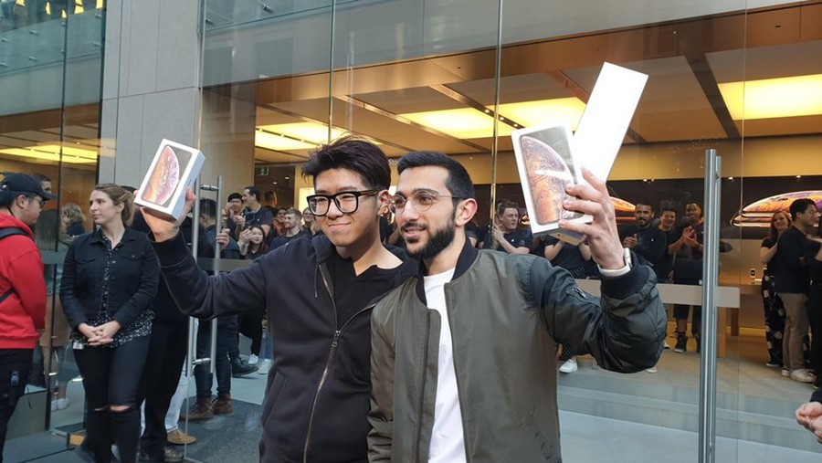 Chùm ảnh xếp hàng mua iPhone mới ra mắt trên thế giới - Ảnh 6.