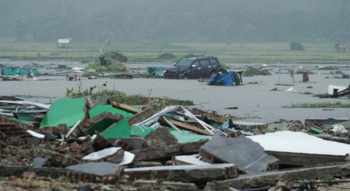 Ít nhất 222 người chết trong trận sóng thần ở Indonesia - Ảnh 7.