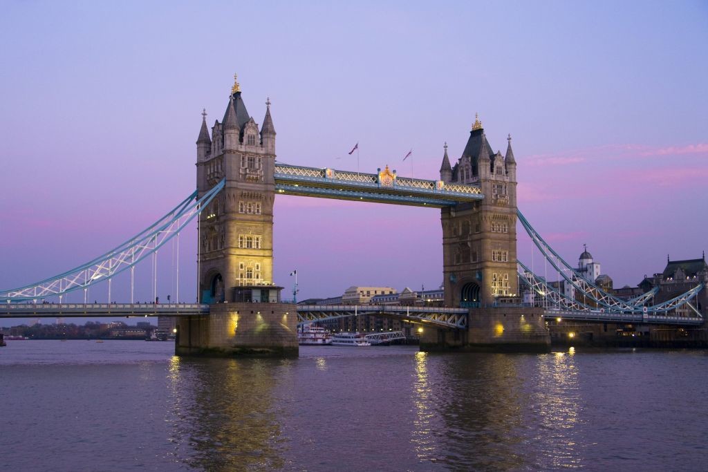 10 quốc gia tập trung nhiều người siêu giàu nhất thế giới - Ảnh 7.