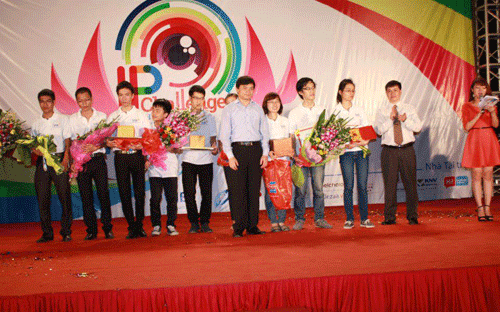 “IP Challenge 2013” dù là một cuộc thi nhưng thực chất là tạo 
môi trường để sinh viên va chạm thực tế và các giới cùng tham 
gia vào sự nghiệp giáo dục. 