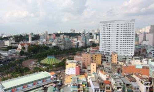 Cặp hiện tượng: Bất động sản sốt giá và ngân hàng suy sụp