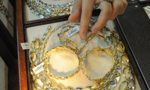 Nhà đầu tư tăng bán vàng