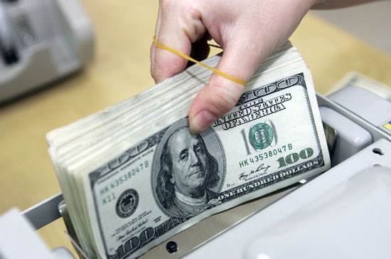 Ngược với sự điều chỉnh giảm của giá vàng, tỷ giá USD/VND do các ngân hàng thương mại niêm yết sáng nay bật tăng trở lại.