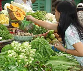 Trong 10 nhóm hàng tính CPI, giá nhóm Hàng ăn và dịch vụ ăn uống vẫn tăng đầu bảng trong tháng 9 với 1,02%; trong đó nhóm Thực phẩm tăng tới 1,26%.