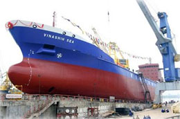 Cùng với những ưu đãi về thuế đưa ra mới đây, Vinashin có thêm hỗ trợ về lãi suất trong việc vay vốn để giải quyết quyền lợi của người lao động.