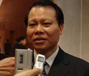 "Đúng là giá tiêu dùng lên đã ảnh hưởng đến bộ phận đời sống dân, nhất là lương thực thực phẩm tăng 14-15%, tính lại có thể lên đến 17%".