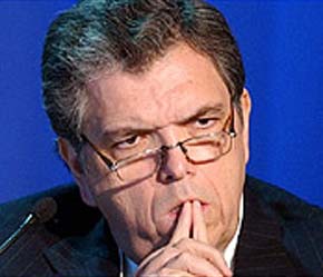 Ông Charles Prince - Ảnh: AP.