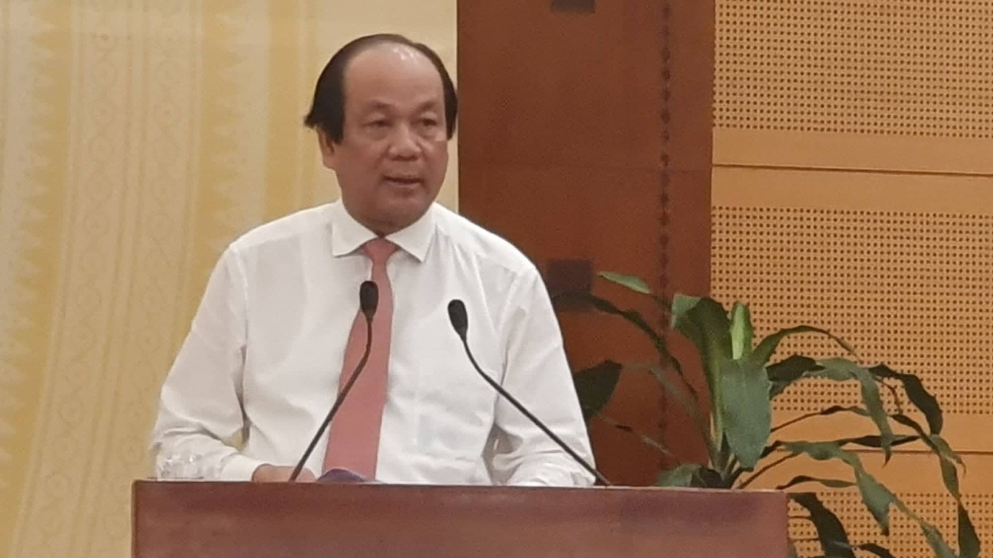 Bộ trưởng Mai Tiến Dũng chủ trì họp báo. 