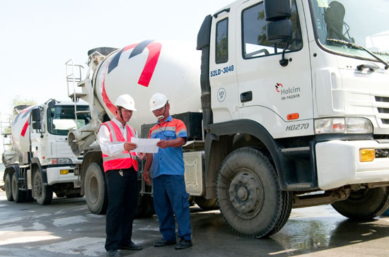 Xe bồn bê tông tươi Holcim Home Beton.