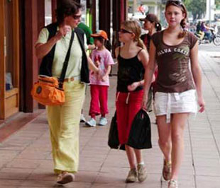 Trong tháng 7/2009, Việt Nam chỉ đón được gần 149 ngàn lượt khách quốc tế, giảm tới 12,9% so với tháng 7/2008.