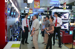 Lượng khách tới các doanh nghiệp tham gia Tháng khuyến mại Hà Nội thời gian qua đều tăng mạnh. 