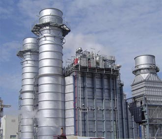 Khoảng 60% trong công suất 12.000 MW điện của Việt Nam được sản xuất từ than đá, khí ga, dầu.