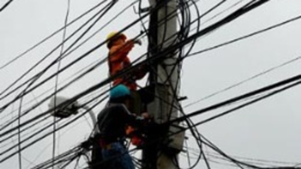 EVN tăng giá thuê cột điện, VNPT “cầu cứu”
