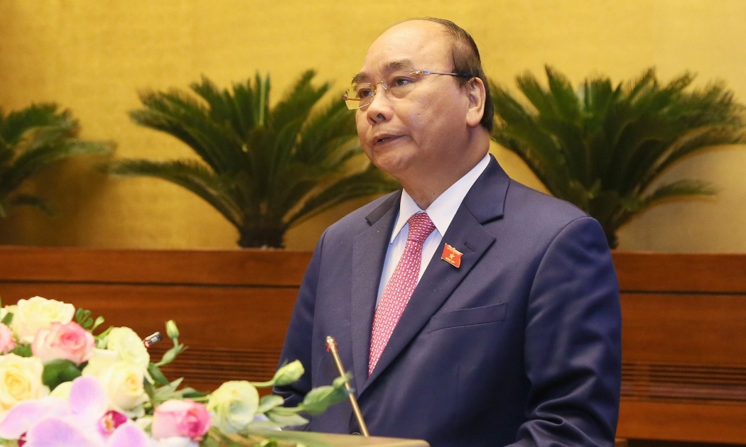 Thủ tướng trình bày báo cáo kinh tế - xã hội - Ảnh: QP